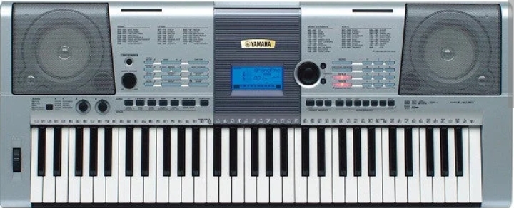 Yamaha PSR I 425 keyboard with 61 keys